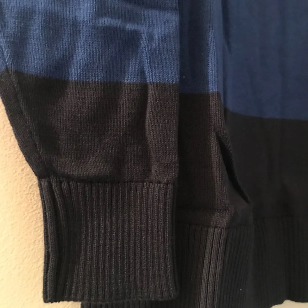 🍓NWT!! Boy’s Multicolor Sweater
